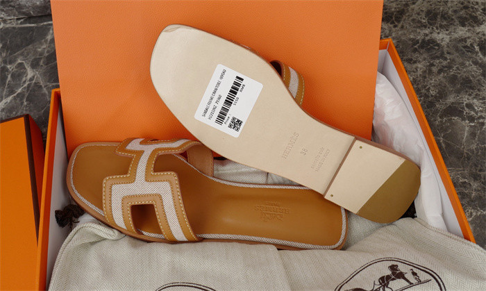 H*rmes Sandals