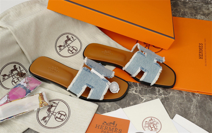 H*rmes Sandals