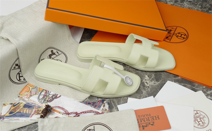 H*rmes Sandals