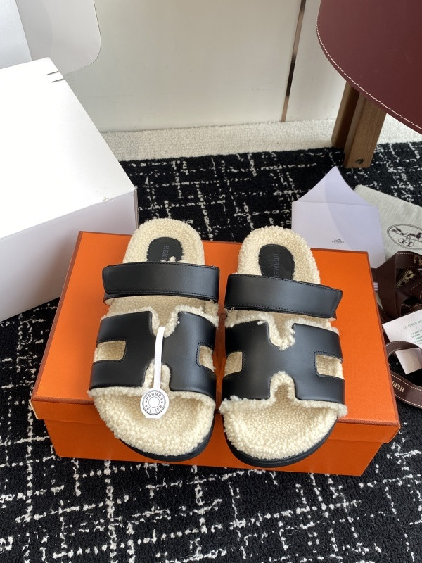 H*rmes Sandals