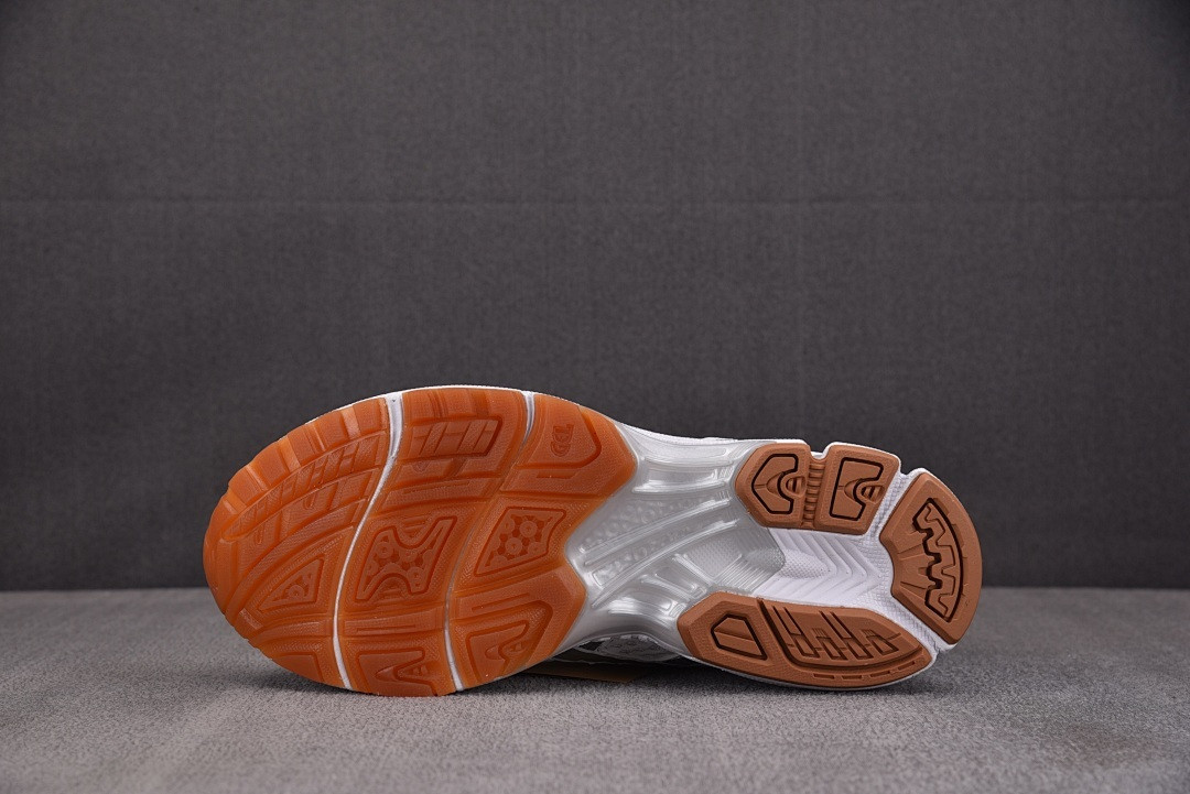 SICS Gel-Kayano 14 A.P.C. White Pure Silver 1203A727-100