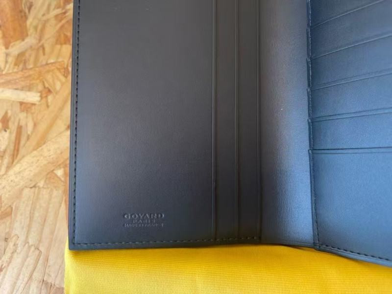 G09ard saint-roch long wallet