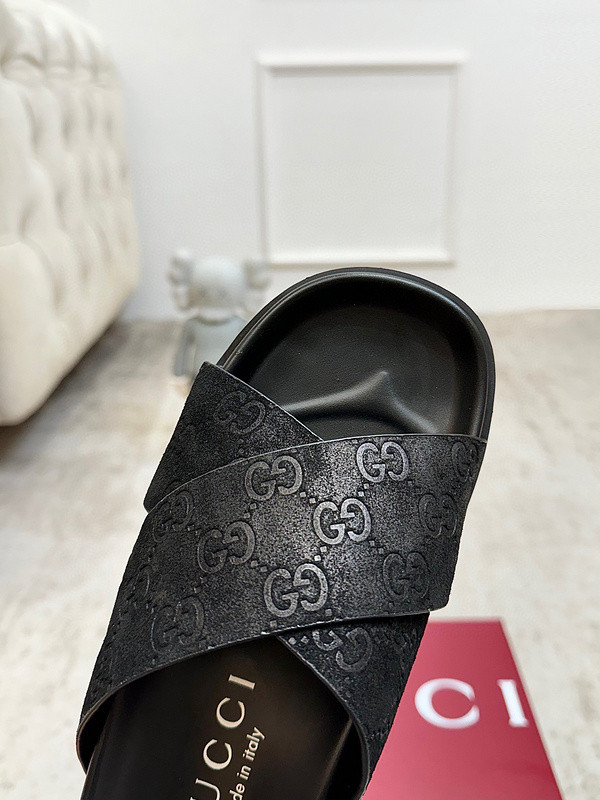GUC LEATHER SLIDE