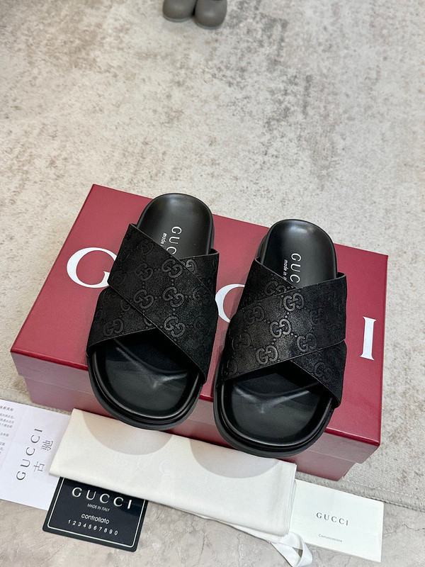 GUC LEATHER SLIDE