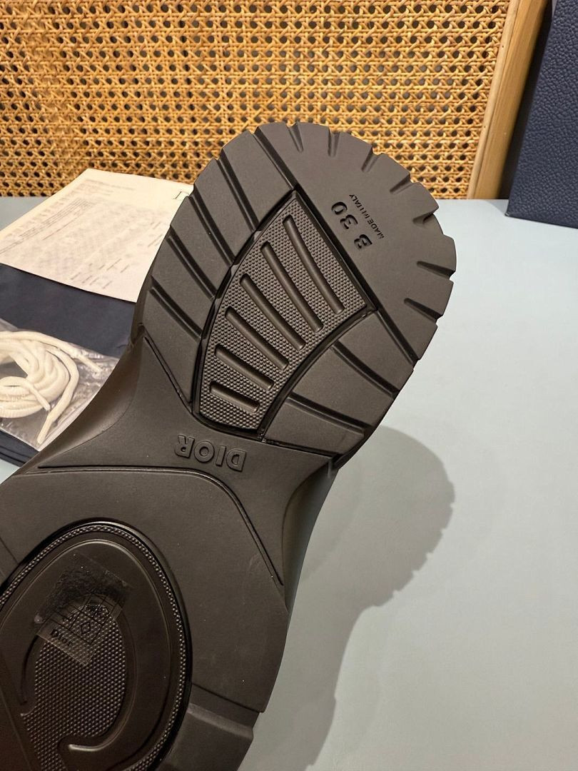 DR B30 SNEAKER