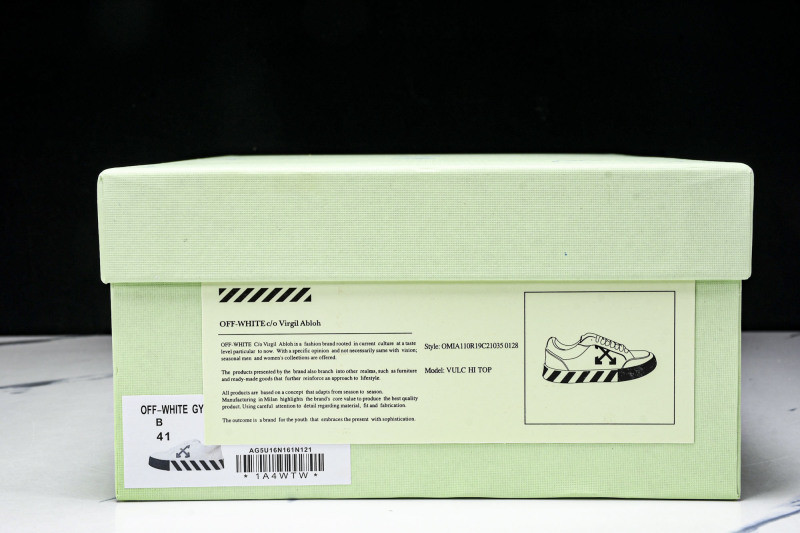 Off-White c/o Virgil Abloh