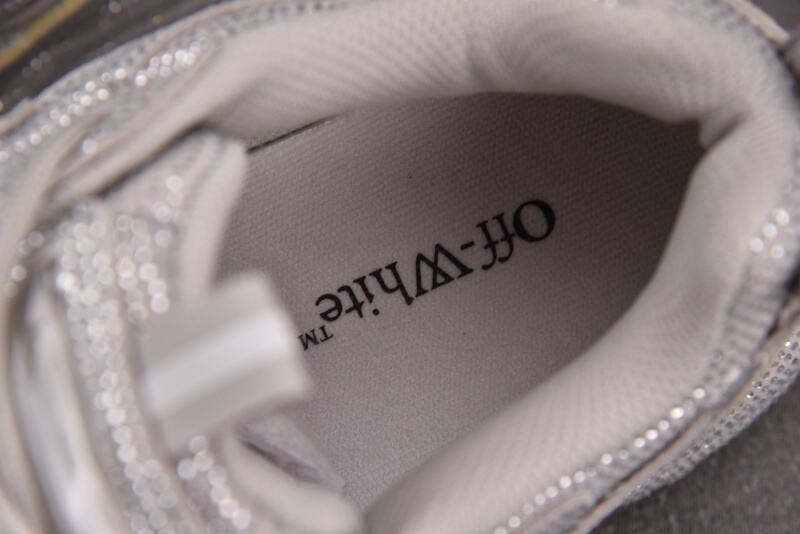 Off-White c/o Virgil Abloh