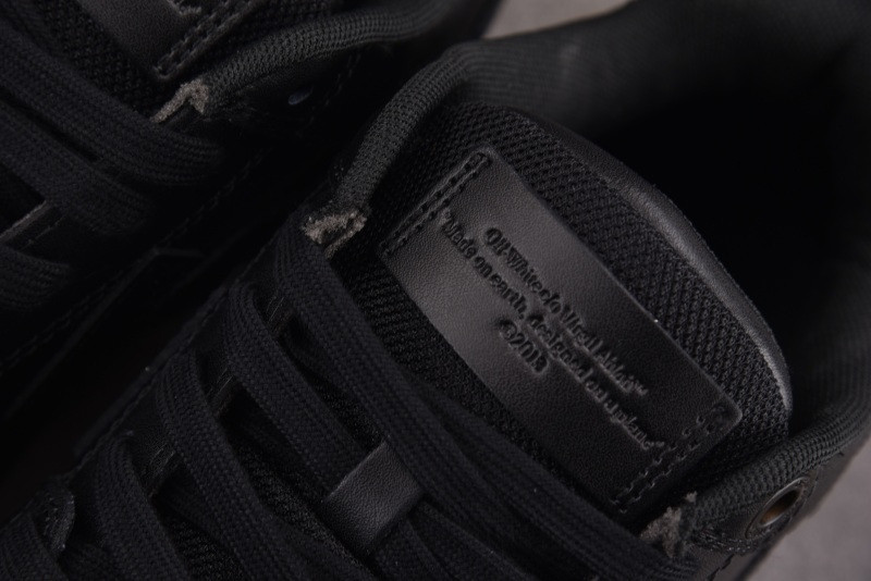 Off-White c/o Virgil Abloh