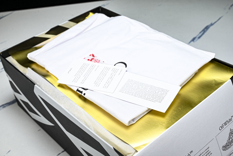 Off-White c/o Virgil Abloh
