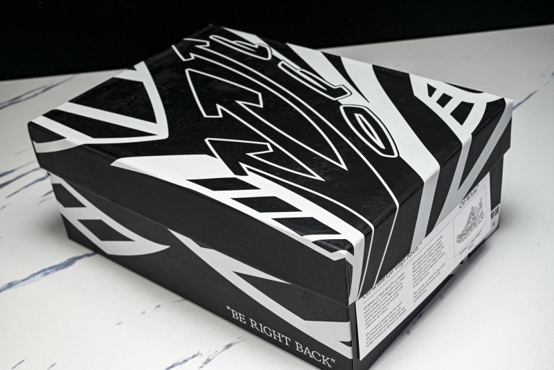 Off-White c/o Virgil Abloh