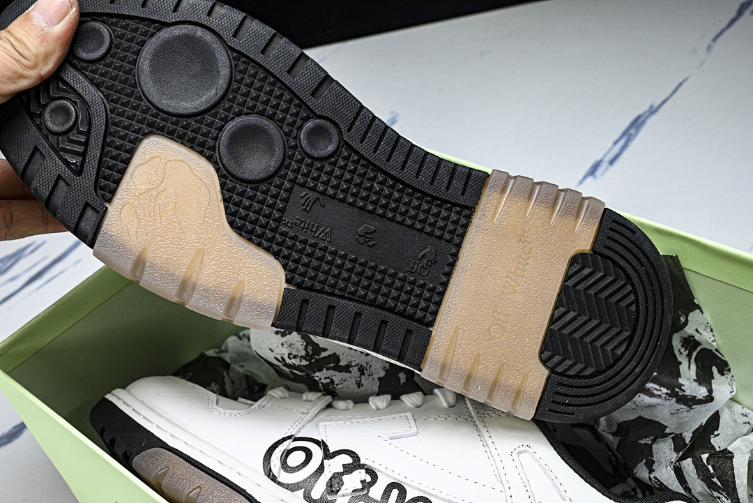 Off-White c/o Virgil Abloh