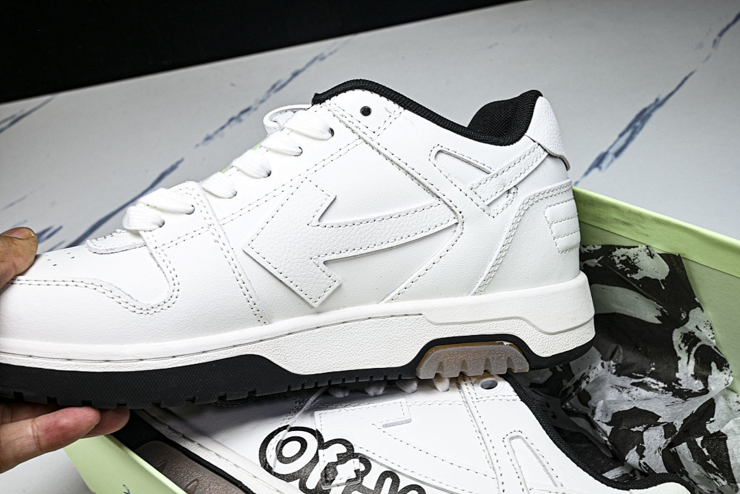 Off-White c/o Virgil Abloh