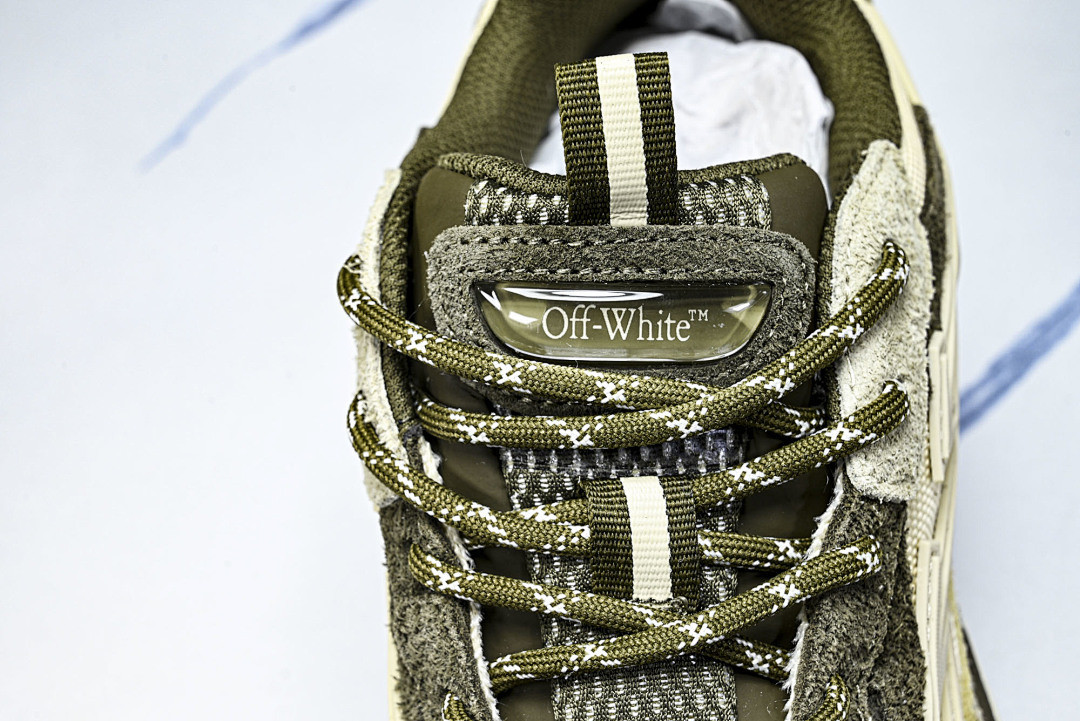 Off-White c/o Virgil Abloh