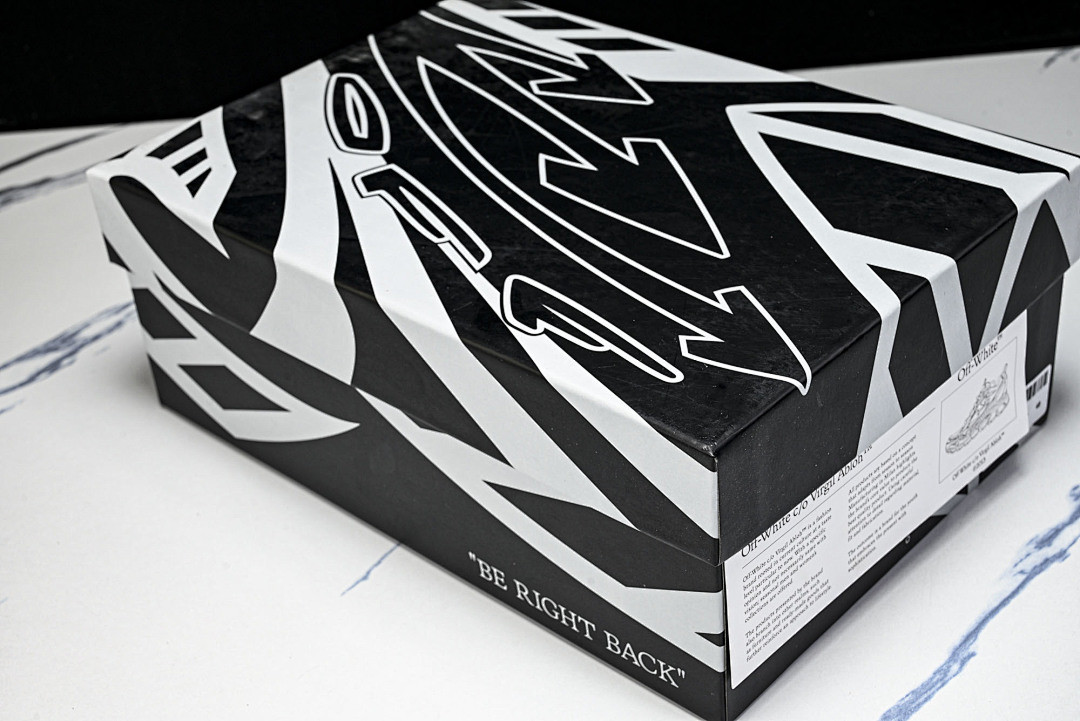 Off-White c/o Virgil Abloh