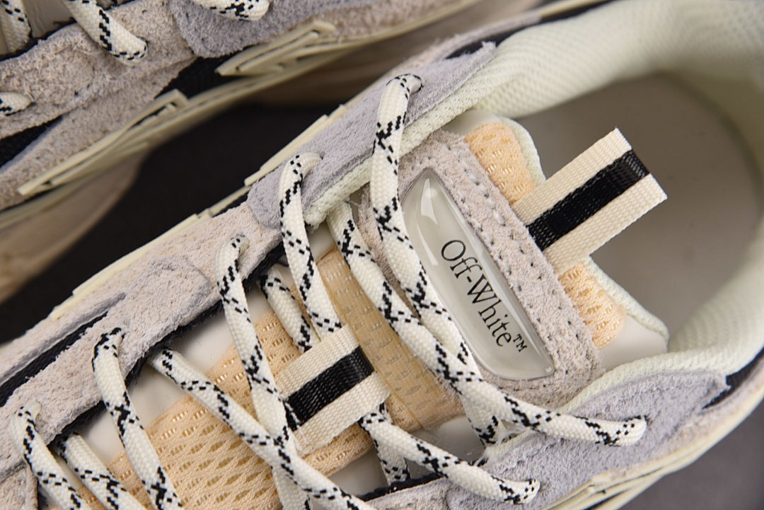 Off-White c/o Virgil Abloh
