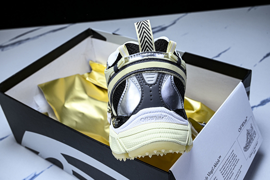 Off-White c/o Virgil Abloh