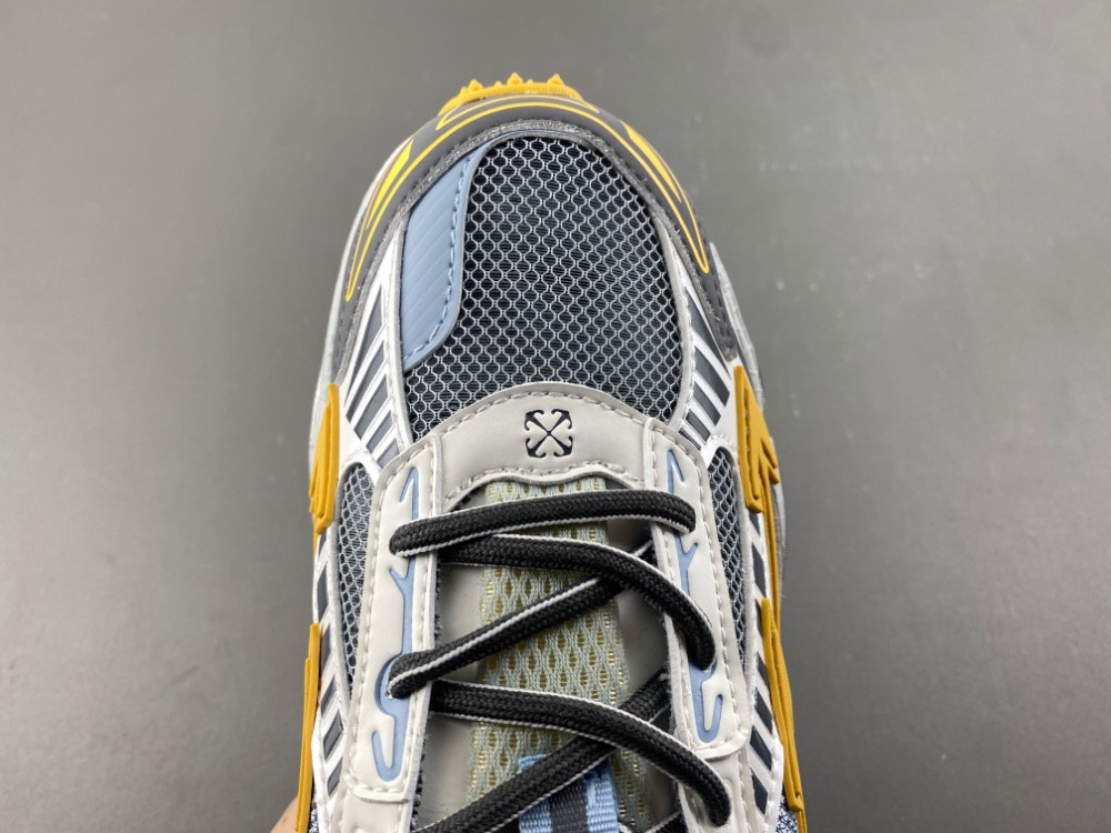 Off-White c/o Virgil Abloh