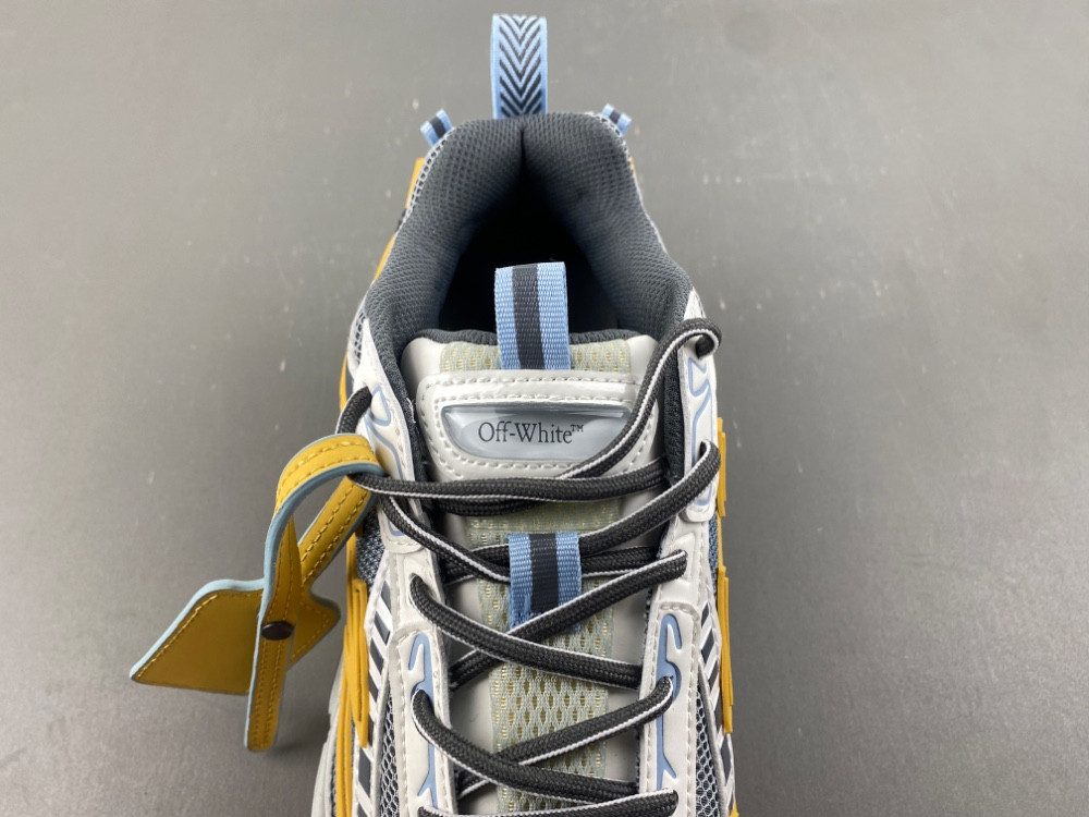 Off-White c/o Virgil Abloh