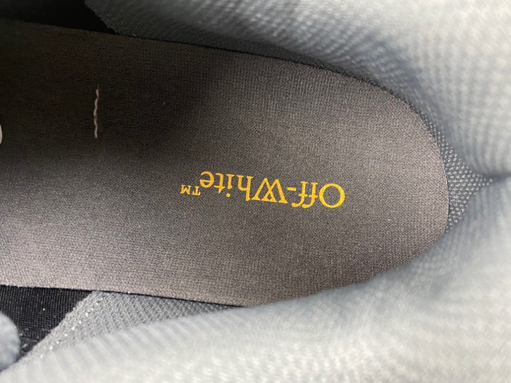 Off-White c/o Virgil Abloh
