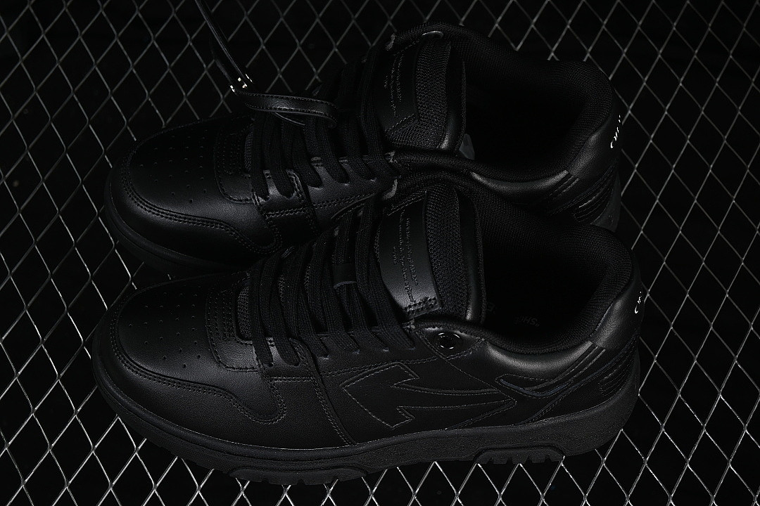 Off-White c/o Virgil Abloh