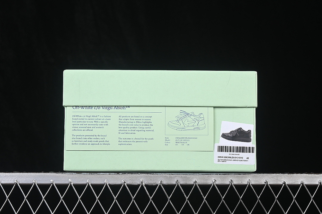 Off-White c/o Virgil Abloh
