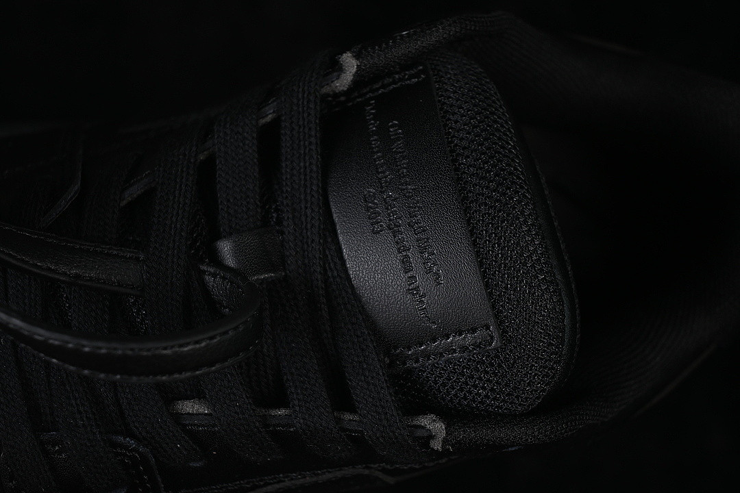 Off-White c/o Virgil Abloh