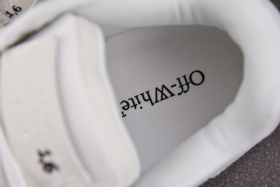 Off-White c/o Virgil Abloh