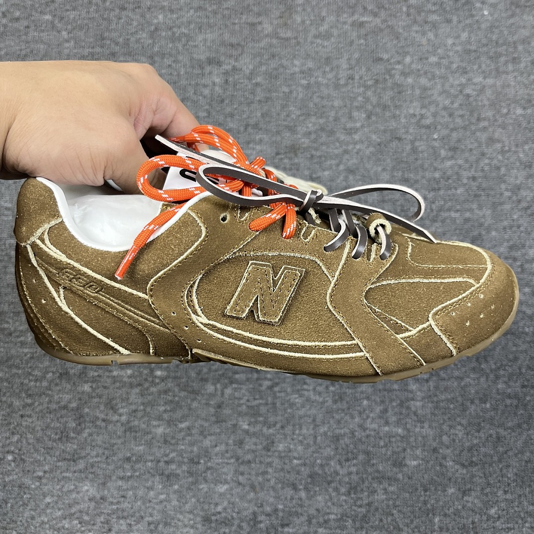 Miu Miu X NEW BALANCE Suede 530