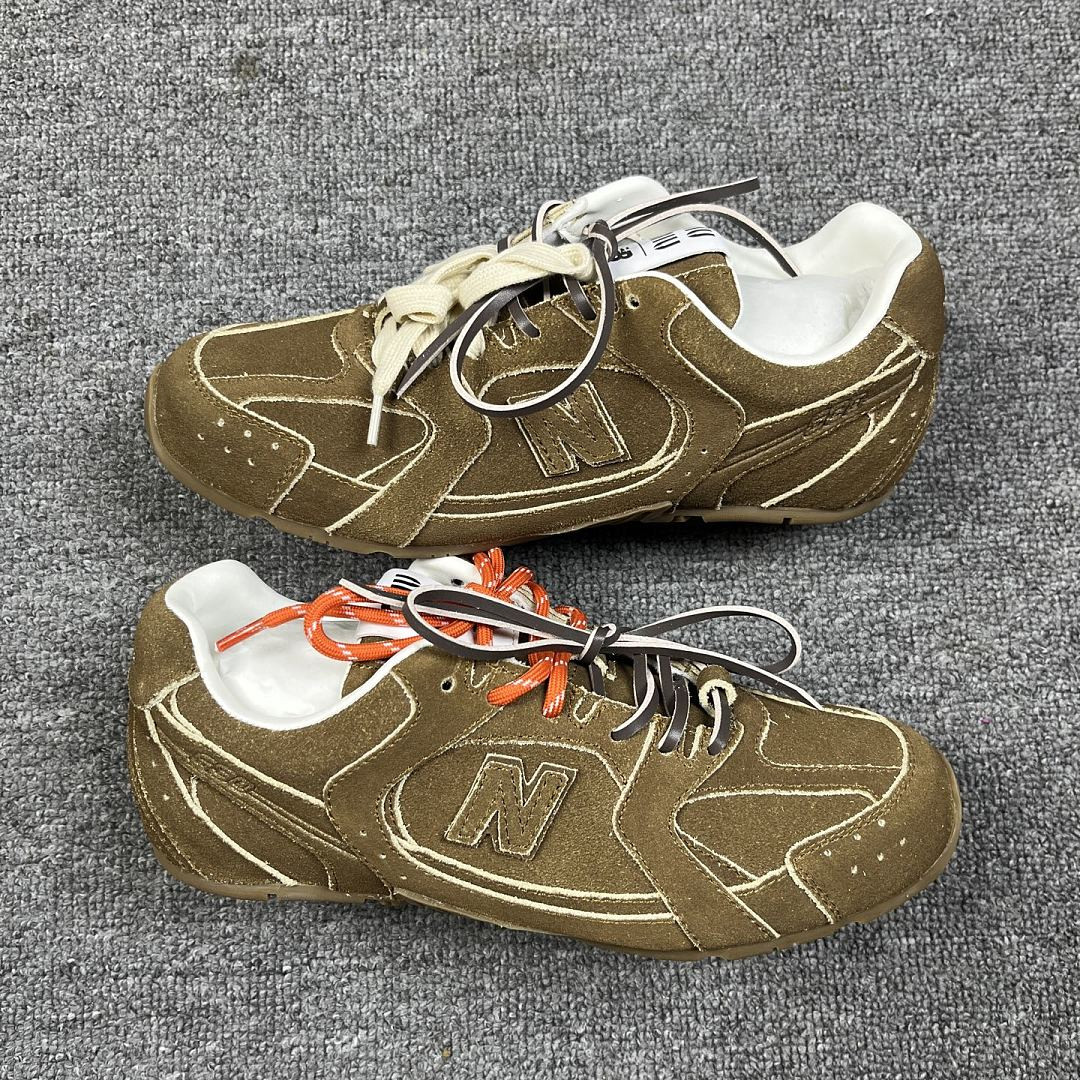 Miu Miu X NEW BALANCE Suede 530
