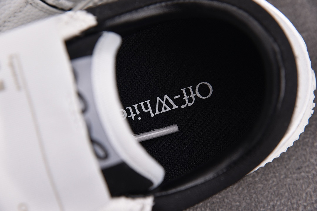 Off-White c/o Virgil Abloh