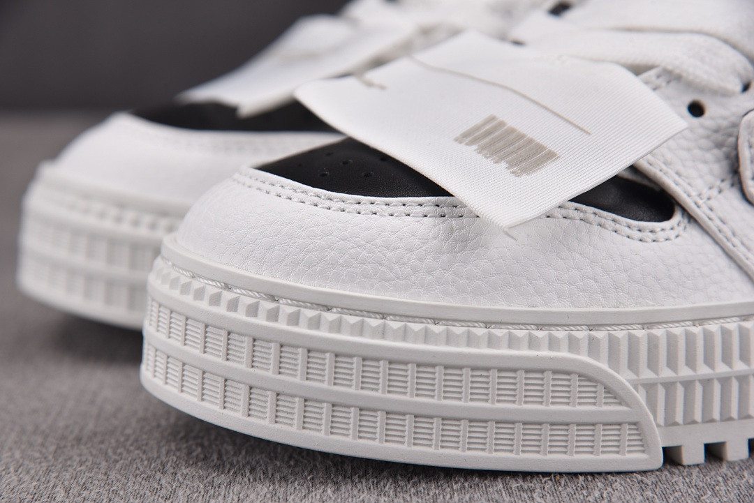 Off-White c/o Virgil Abloh