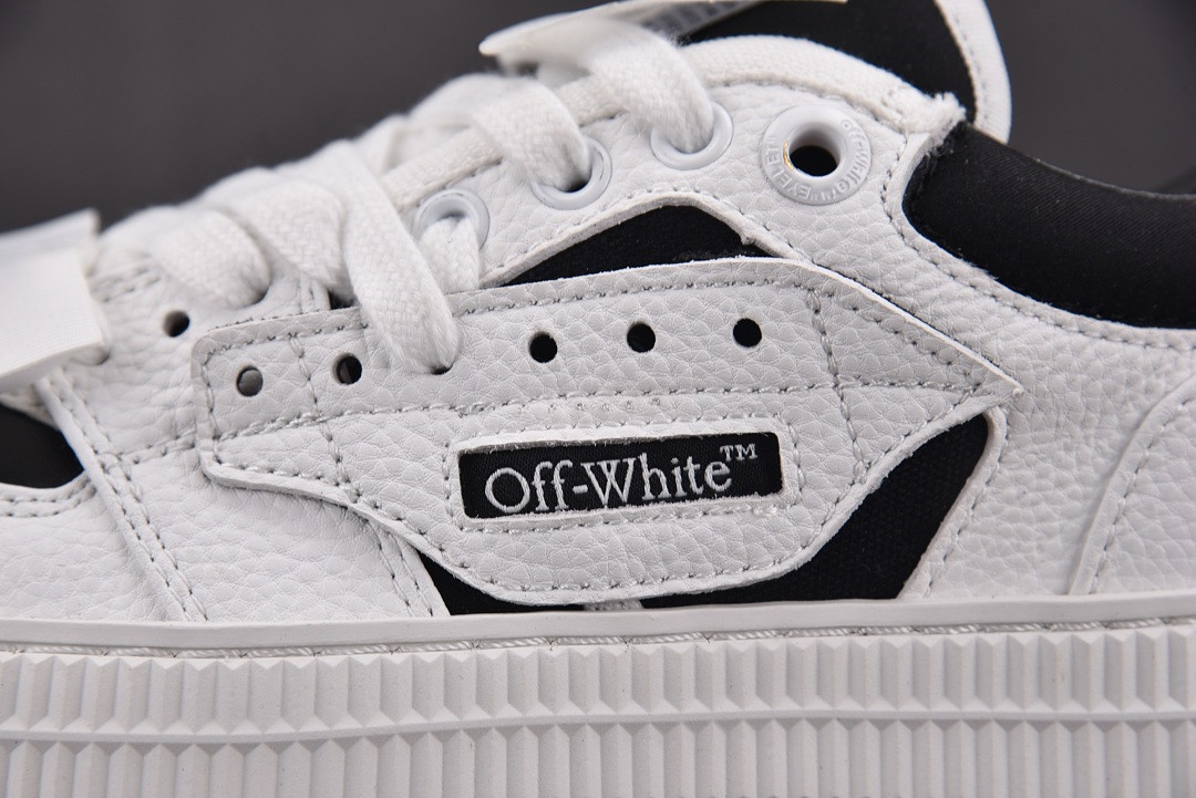 Off-White c/o Virgil Abloh