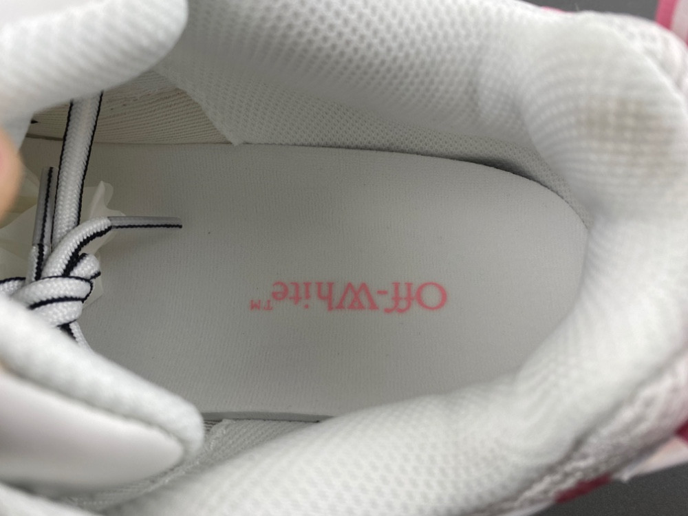 Off-White c/o Virgil Abloh