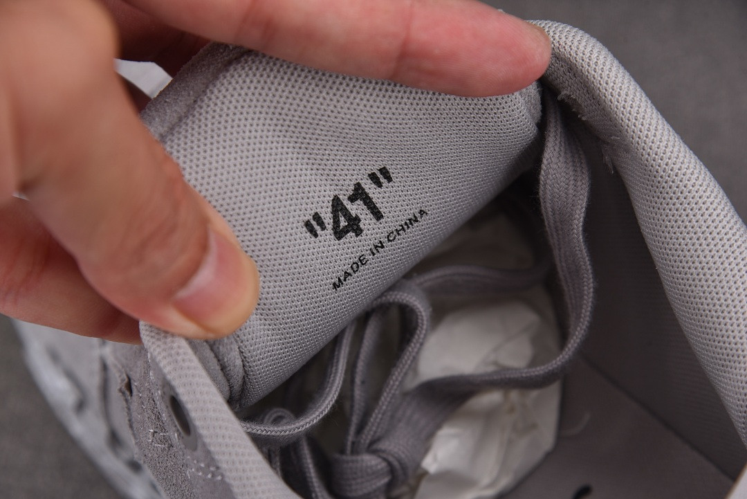 Off-White c/o Virgil Abloh