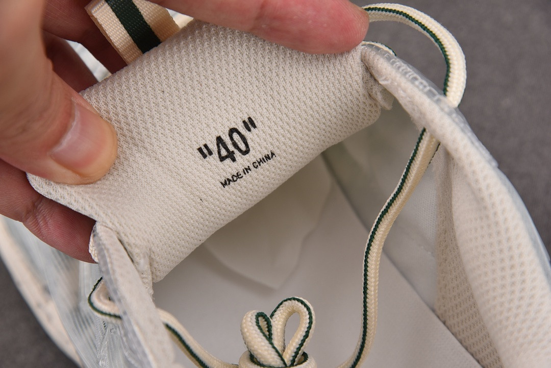 Off-White c/o Virgil Abloh