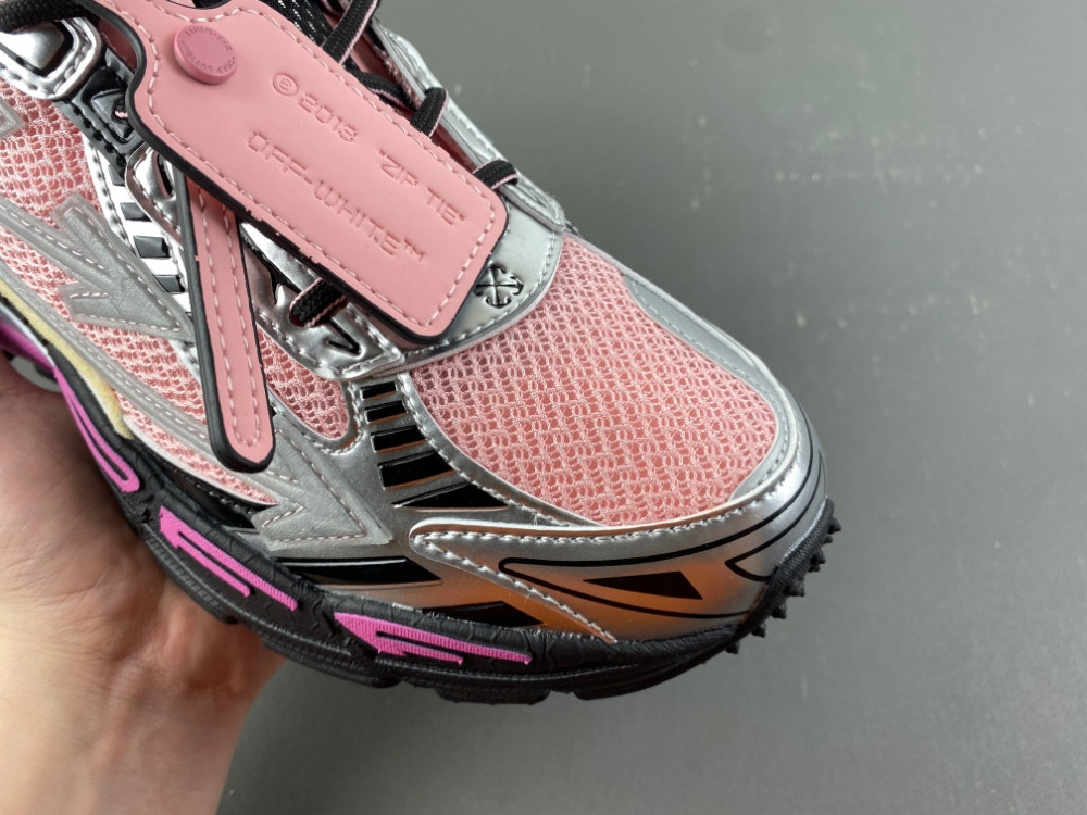 Off-White c/o Virgil Abloh