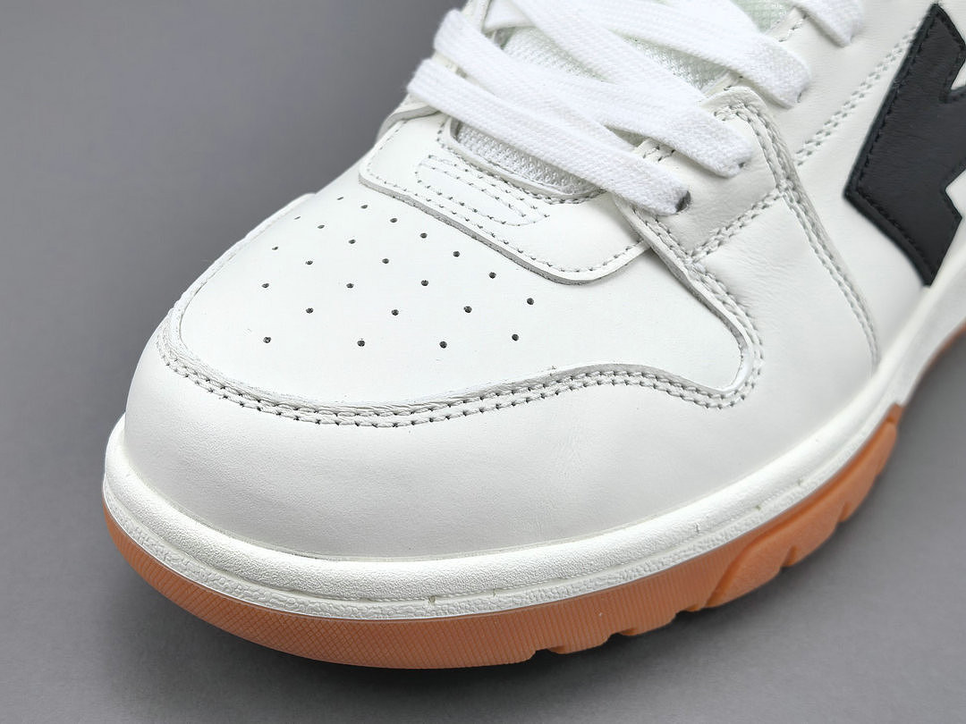 Off-White c/o Virgil Abloh