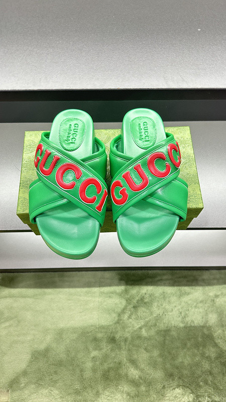 GUC LEATHER SLIDE