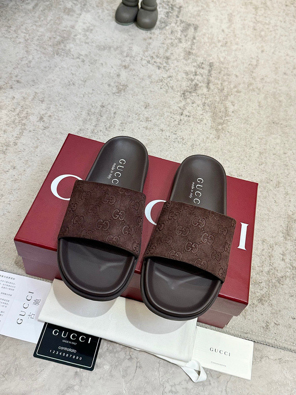 GUC LEATHER SLIDE