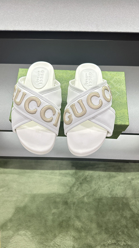 GUC LEATHER SLIDE