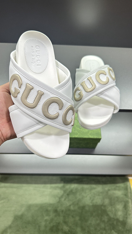 GUC LEATHER SLIDE