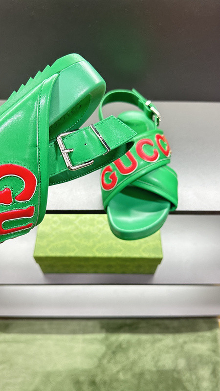 GUC LEATHER SLIDE