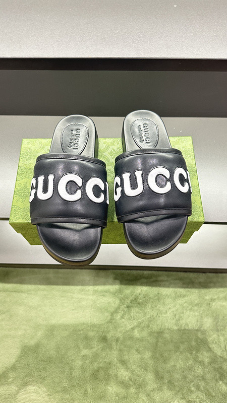 GUC LEATHER SLIDE