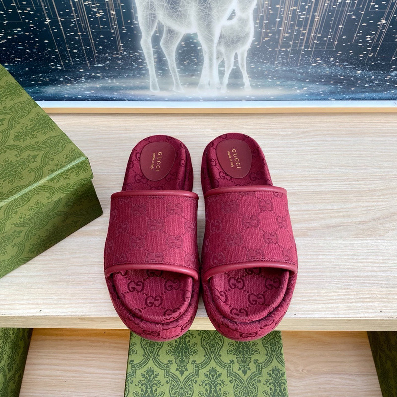 GUC LEATHER SLIDE