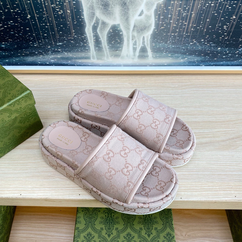 GUC LEATHER SLIDE