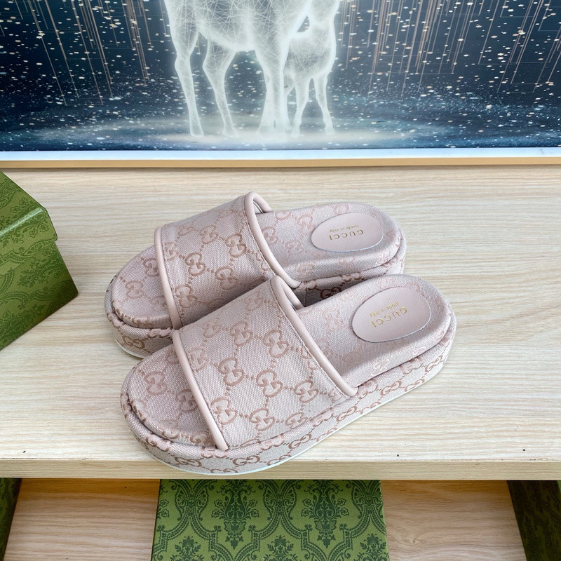 GUC LEATHER SLIDE