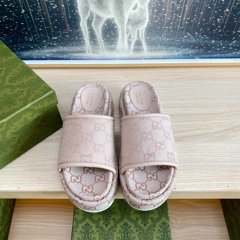 GUC LEATHER SLIDE
