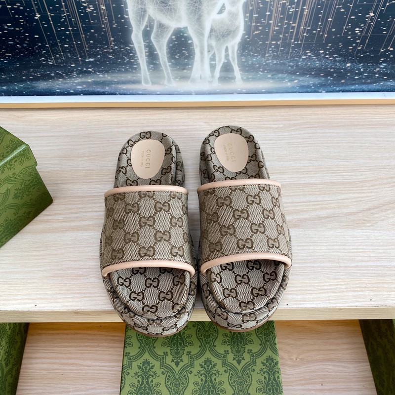 GUC LEATHER SLIDE