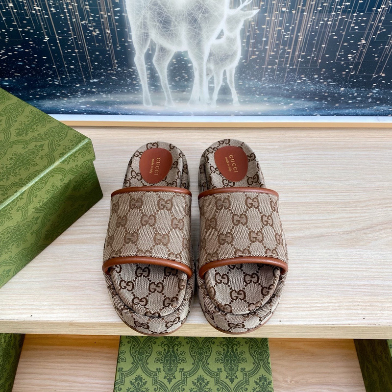 GUC LEATHER SLIDE