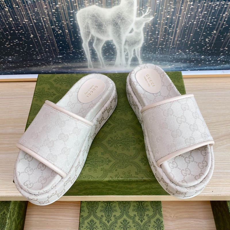 GUC LEATHER SLIDE